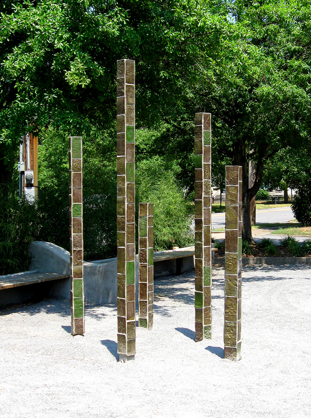 BG09_Pic 5_Totem Poles_w