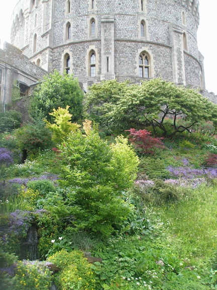 Though much of the Windsor Palace grounds has formal gardens, this natural landscaping is one of the most attractive spots.